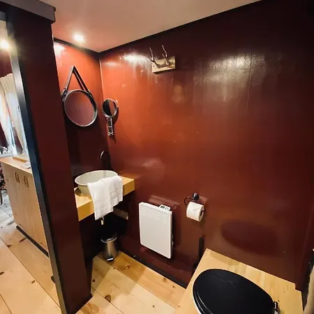 Tiny House Bigge Im Pier9 Tiny House Apart Otel 3*